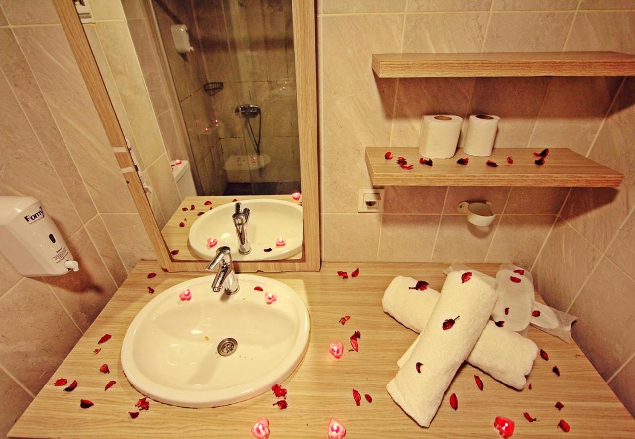 Red House Vip Apartmant Suites Istanbul Exterior photo